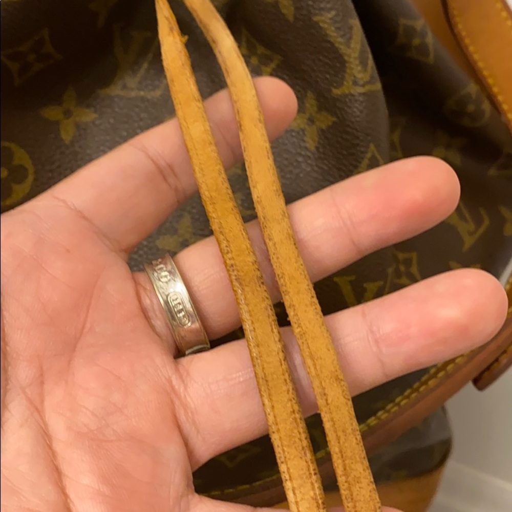 ๐SOLD๐ Louis Vuitton Bucket GM - Picture 15 of 16